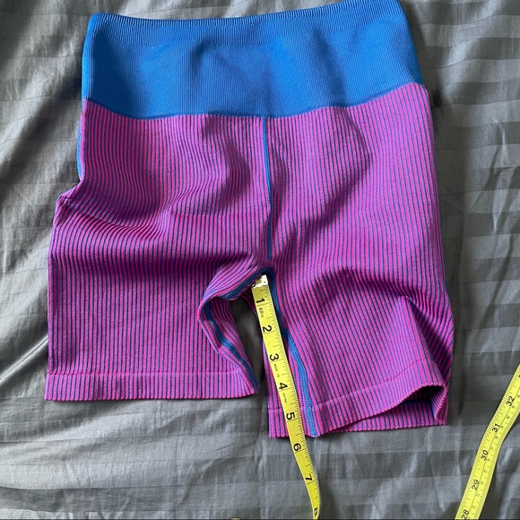Fabletics Ribbed 6” Biker Short - Size Small - Picture 4 of 5